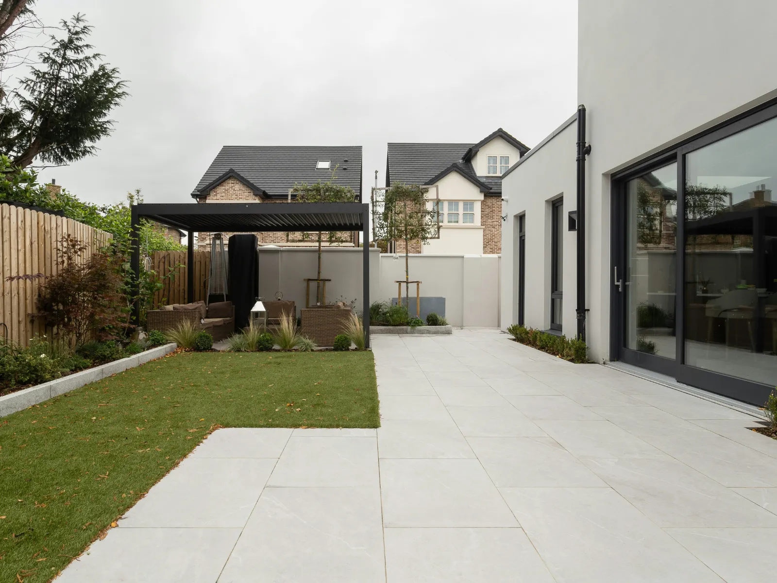Home renovation budget planning checklist with hard costs, soft costs and contingency tracked separately