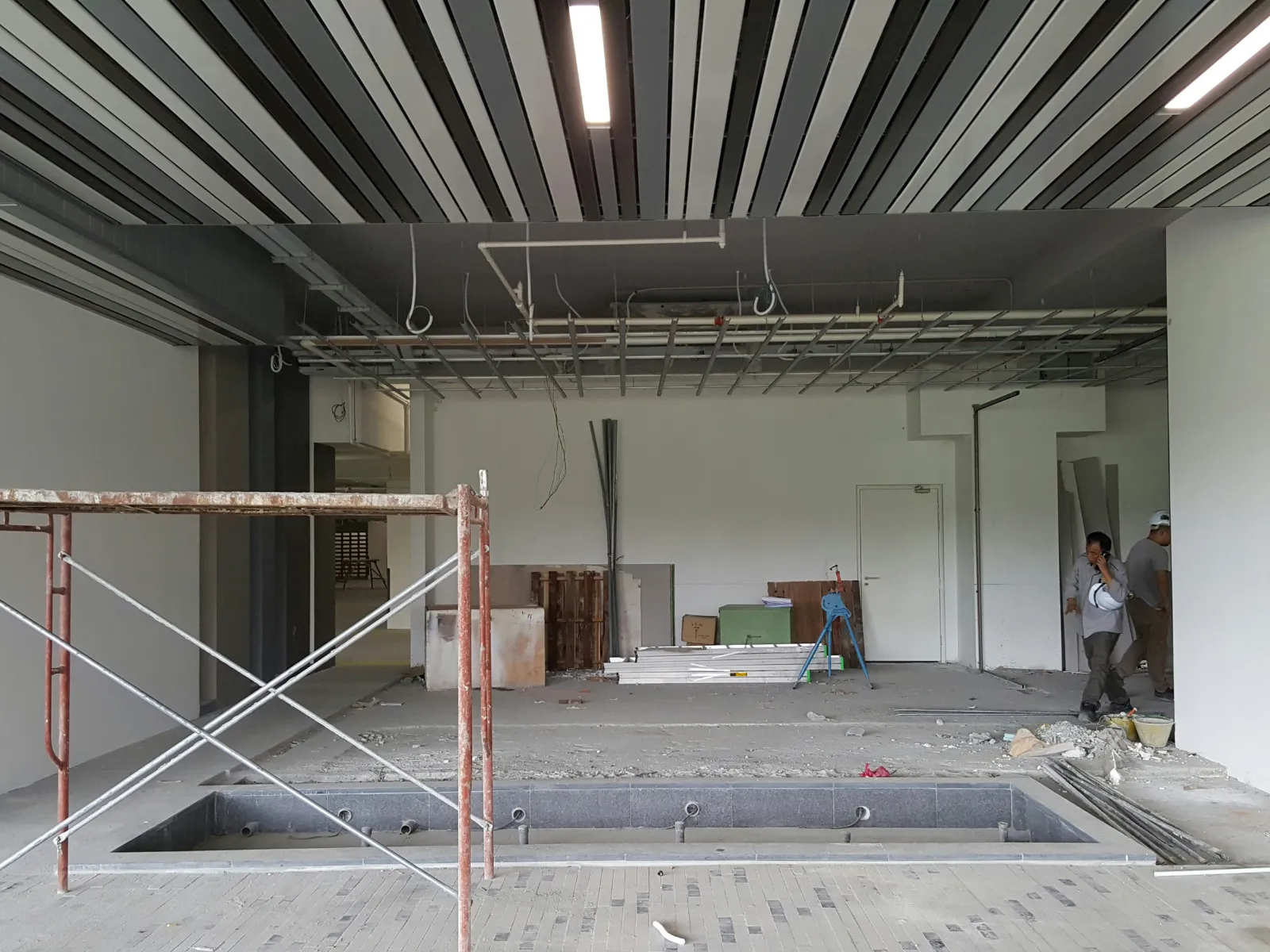 Commercial renovation planning checklist covering lease review, scope, budget, permits and compliance for a Toronto business